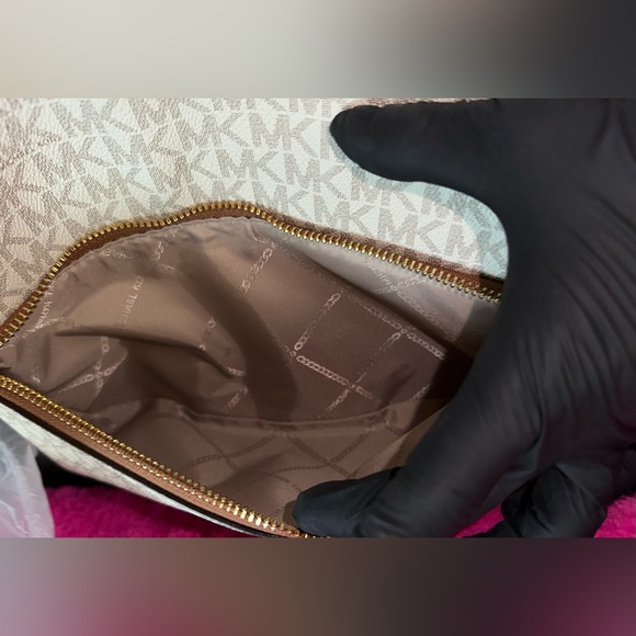 **SOLD**NWOT Michael Kors Signature Valerie Medium Backpack. - Picture 14 of 15